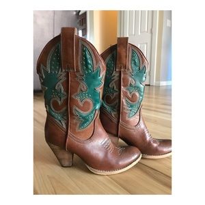 Heeled cowboy boots